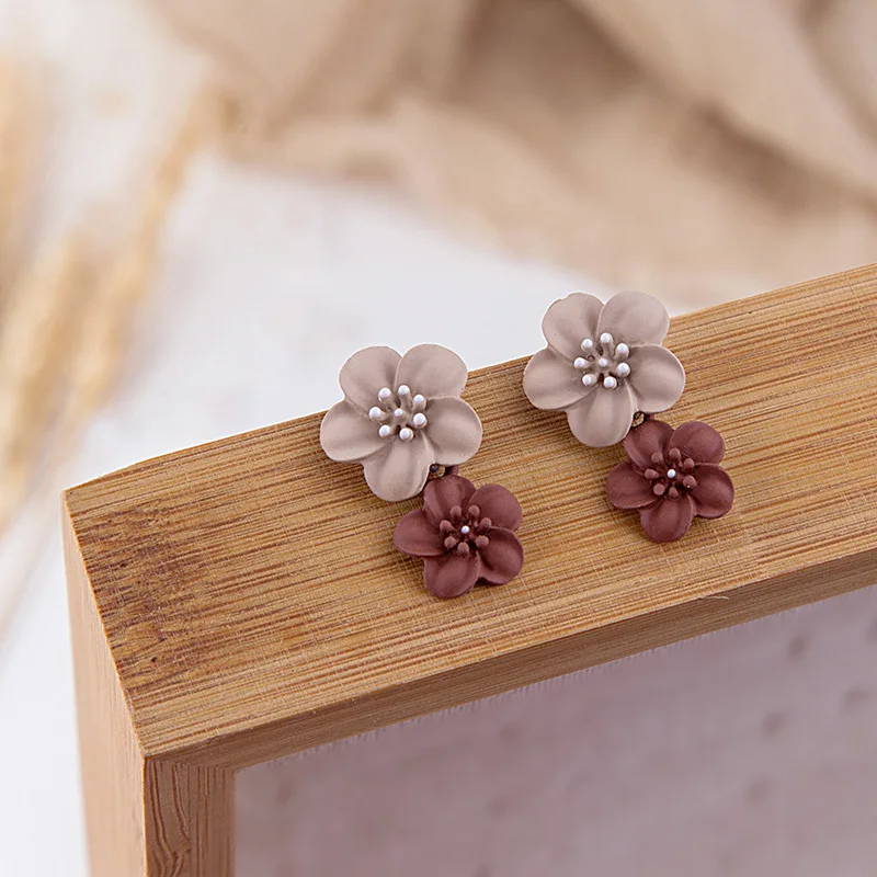 

2021 New Fashion and Elegant Chrysanthemum Earrings for Women Elegant Temperament Girl Plant Flower Earrings Jewelry Gift