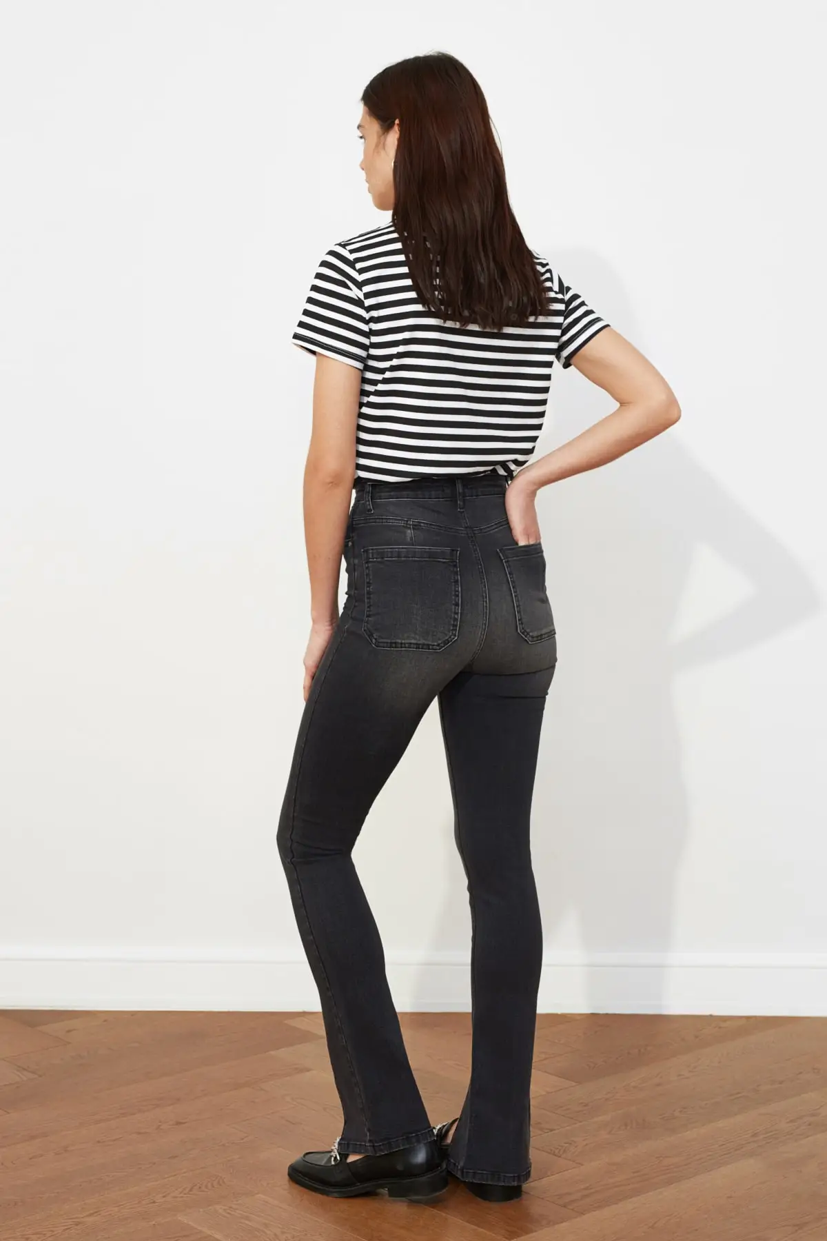 

Trendyol Pettitoes Slit Stitch Detail High Waist Micro Flare Jeans TWOSS21JE0353