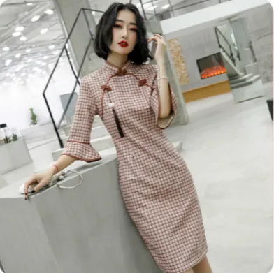 Sheng Coco Осень Последние оленьей плед Cheongsam Qipao платья современное улучшение листьев лотоса Ретро кисточки Восточное Платье До Колена - Цвет: pink Plaid  qipao