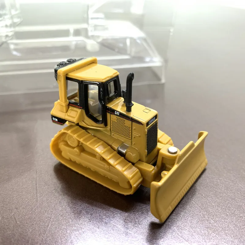 

Diecast Alloy 1:87 Scale Bulldozer Excavator Model Metal CAT D5M Grader Collection Souvenir Ornaments Display Vehicle Boys Gift