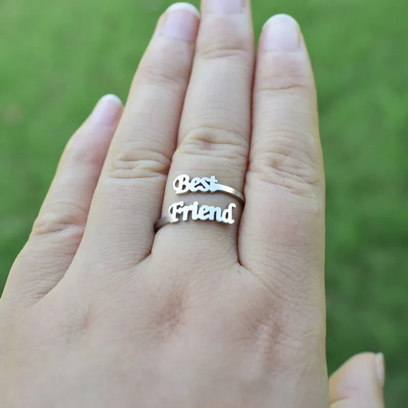 

Popular in Europe and the United States, the letter Best Friend ring female personality simple Friend gift.
