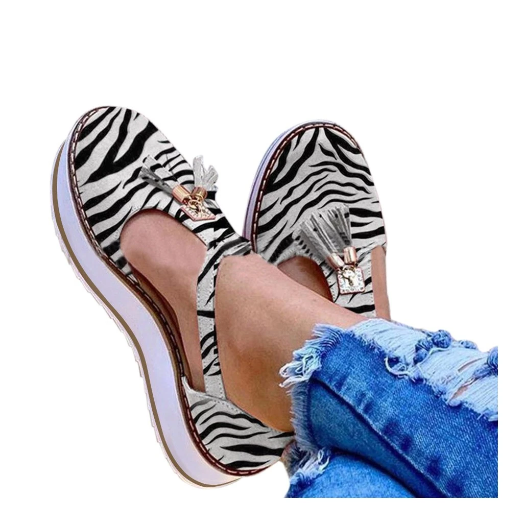 Женщина Vintage сандалии Flat платформа Женская обувь Zebra Pattern Мода кисточкой Удобные