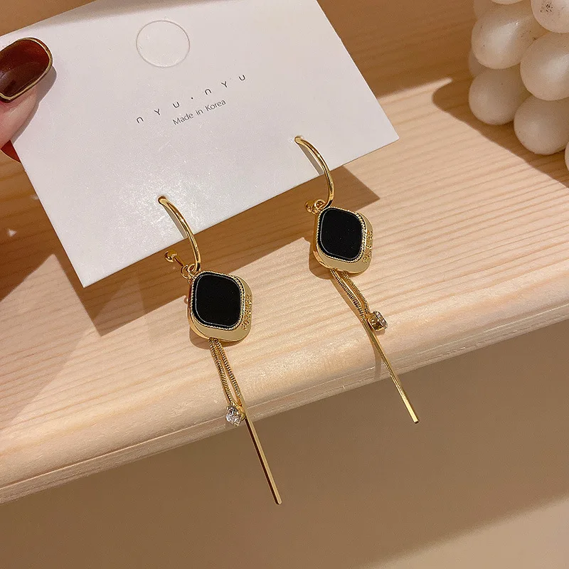 

Korea geometry metallic material pledges design feels delicate earring, the earring of temperamental vogue woman