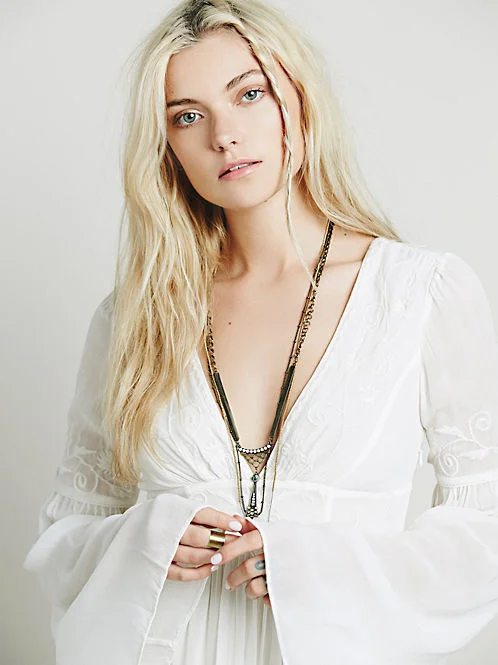 

2021 summer new trumpet long sleeve V-neck embroidered women's dress