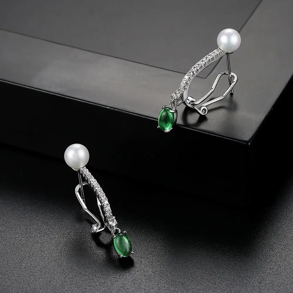 Крошечные трендовые серьги гвоздики с зеленым кристаллом из кубического