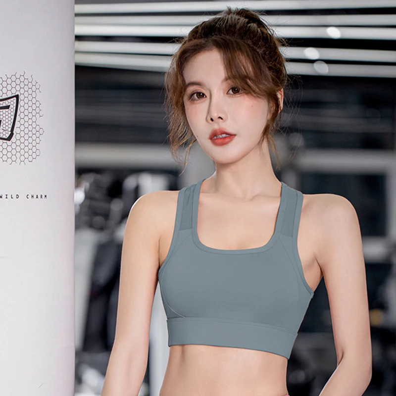 

Женский спортивный бюстгальтер средней длины, без косточек, со съемными чашками