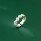 Кольцо женское из серебра 925 пробы с цветком маргаритки и эмалью