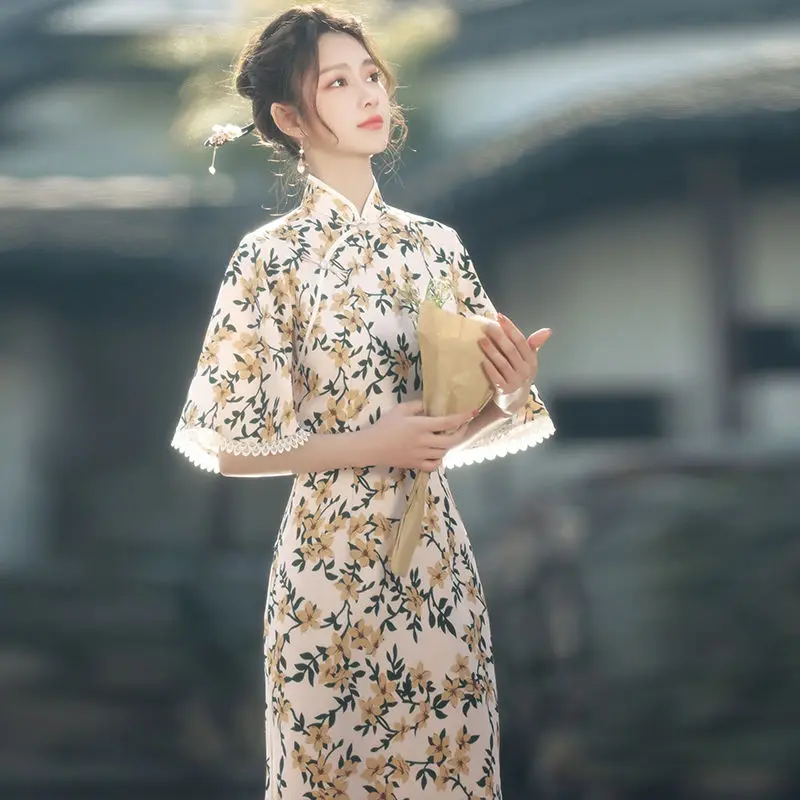 Традиционное китайское женское платье Ципао элегантное кружевное с коротким