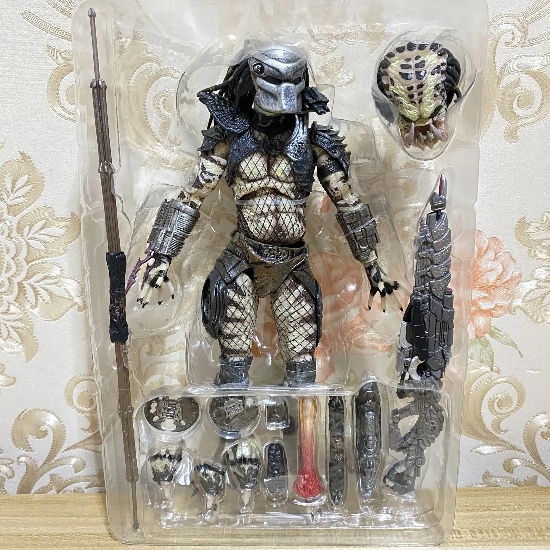 Фигурка эмиссара NECA оригинальная игрушка Хищник Город Охотник скаут