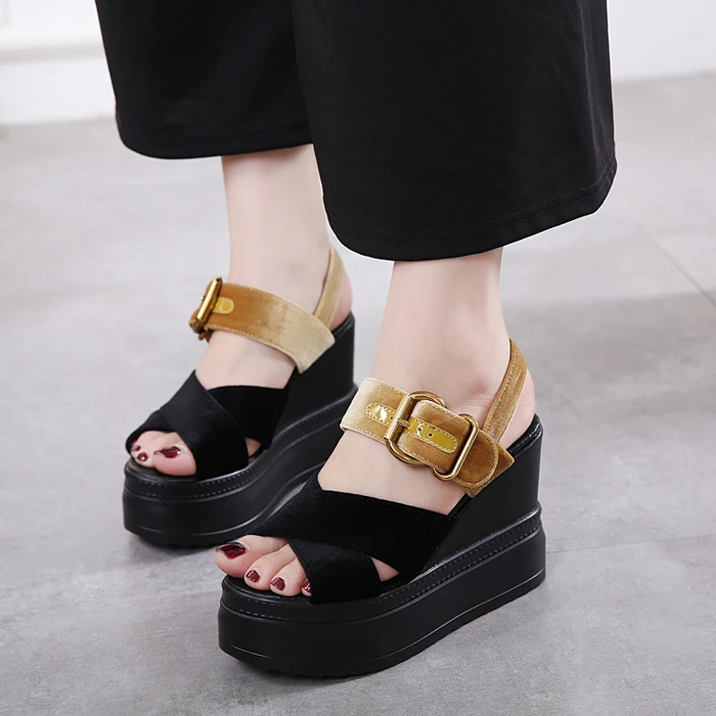 Новинка 2020 года женские белые босоножки на танкетке и высоком каблуке 11 см