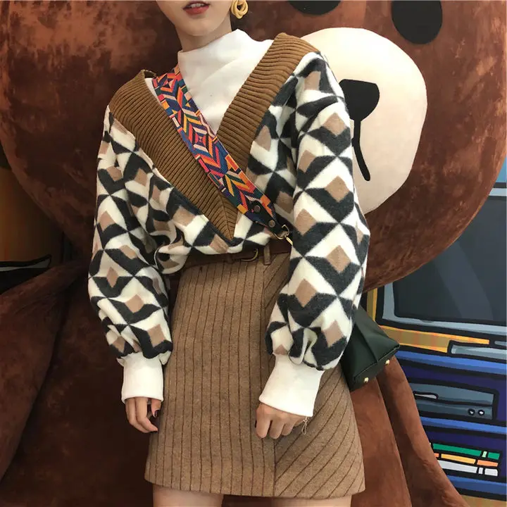 

Aihuyigui Two-piece Suit Female Winter Loose Student 2019 Autumn Sweater Suit Set V Shaped Geometry +Mini Skirt 2piece Set Dr596