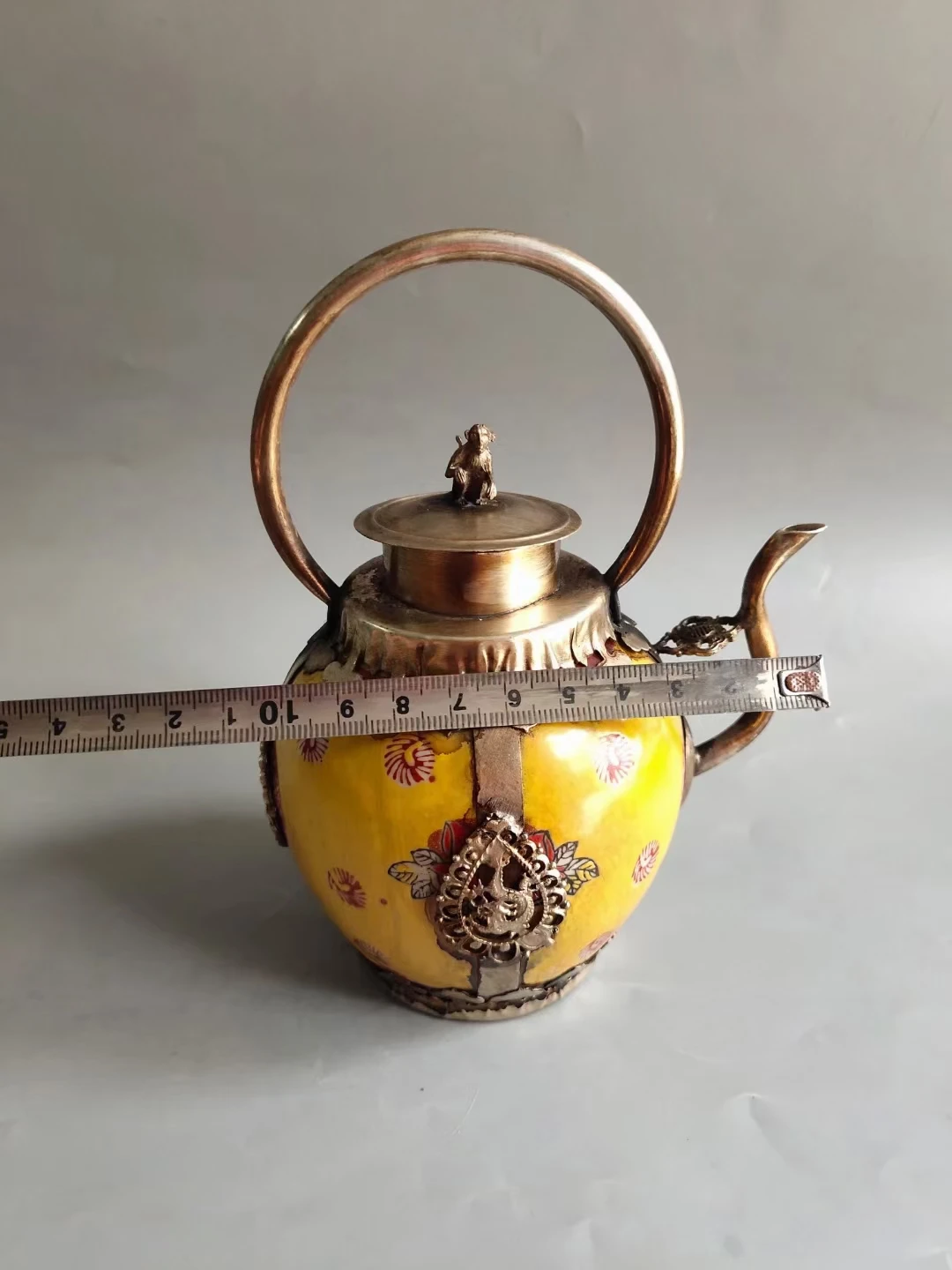 Латунный керамический чайник-это китайский антикварный чайник с тонкой ручной