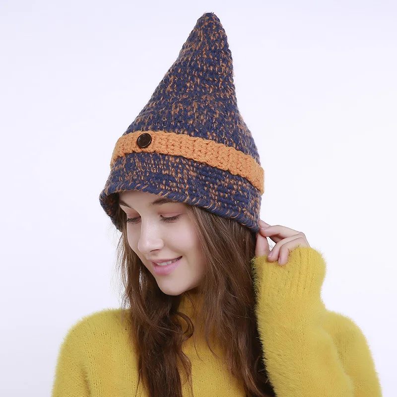 Однотонная вязаная осенне зимняя шерстяная шапка с маленькими заостренными