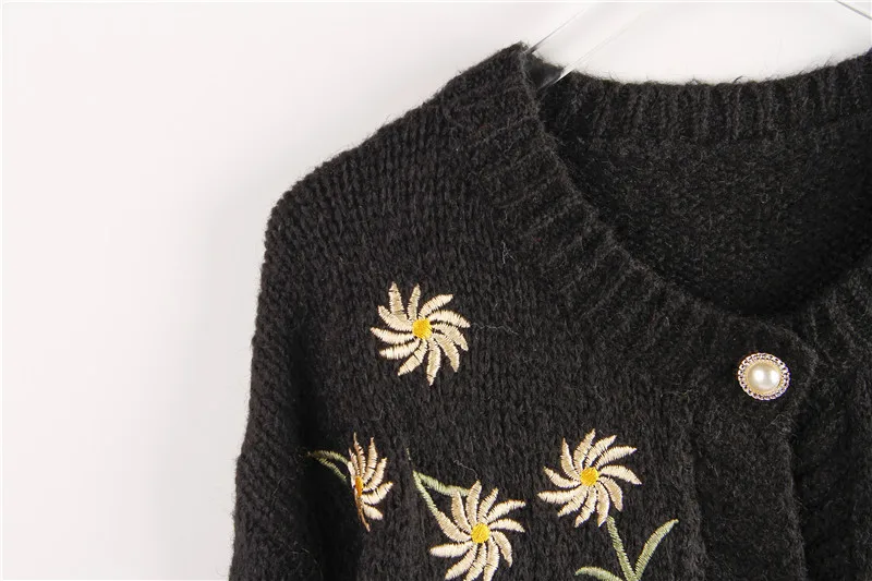 

Floral Embroidery Black Cardigan Women 2020 Fall Winter Cardigan Sweater Retro O-Neck Pearl Button Knitted Cardigan Sweater Coat