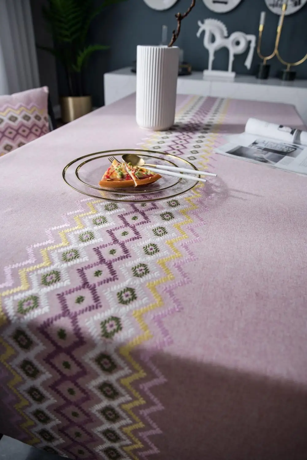 Прямоугольная льняная скатерть с кисточками однотонная Декоративная цветочным