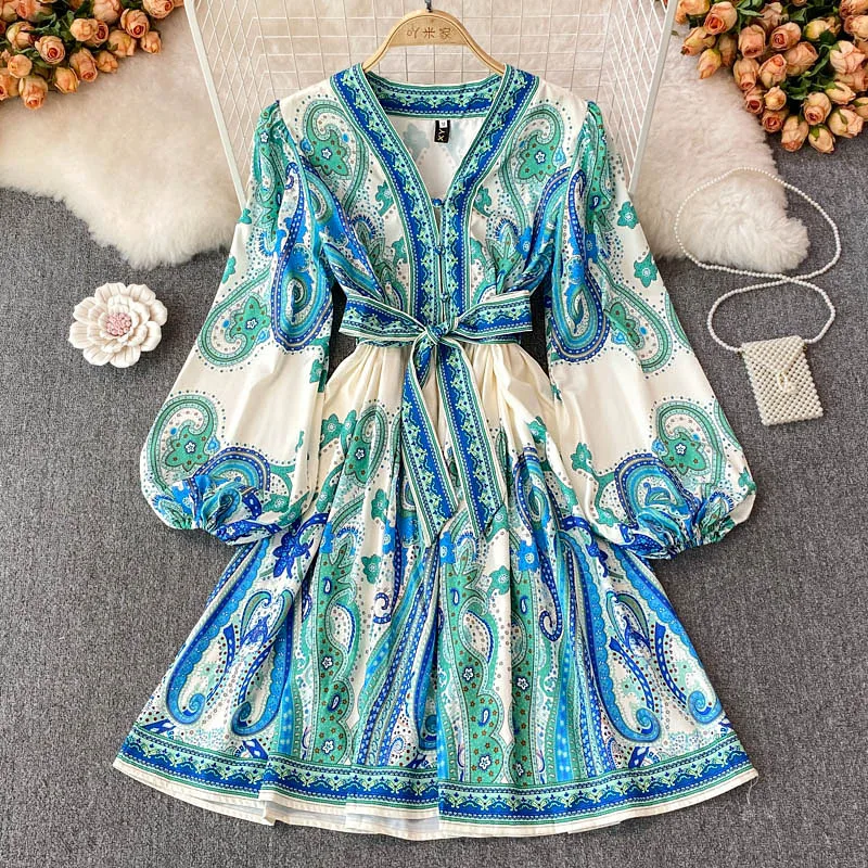 

niche in Australia long temperament show thin waist position receive printed lantern sleeve v-neck dress in the spring