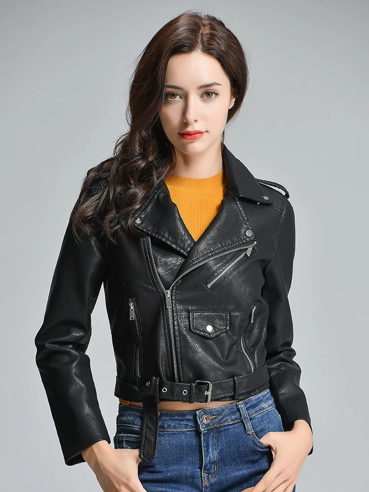 Женская куртка из искусственной кожи приталенная розовая черная синяя