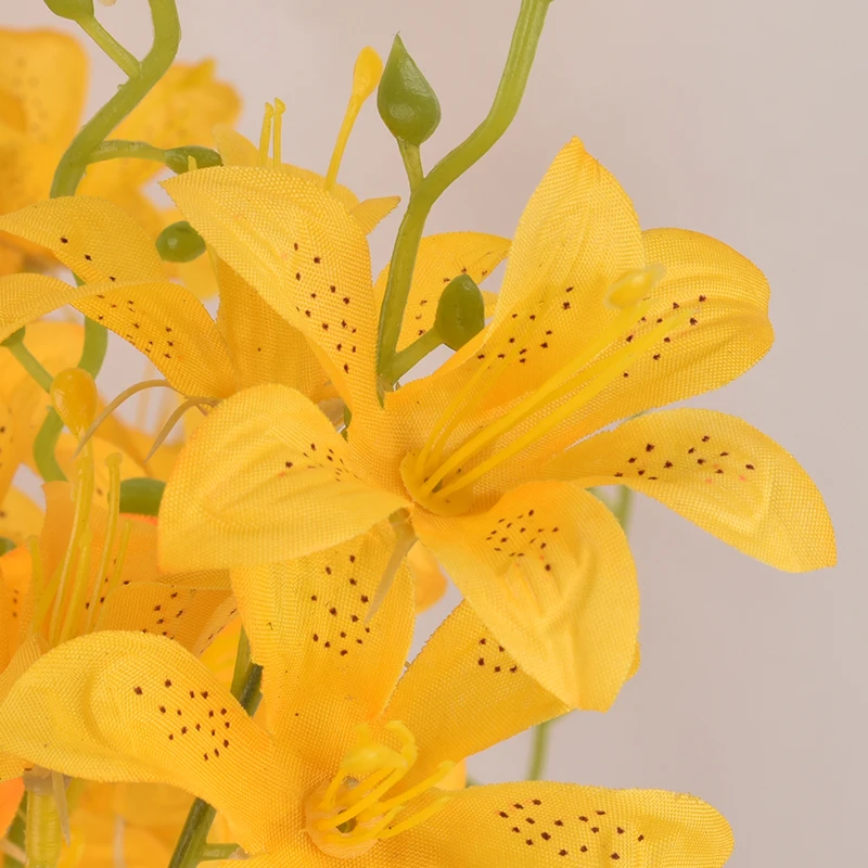 

Tiny Flowers 4pcs High Quality Silk Lily Artificial Flowers Small Lily Bouquet for Wedding Bouquet Bridal Home Decor Fake Flower