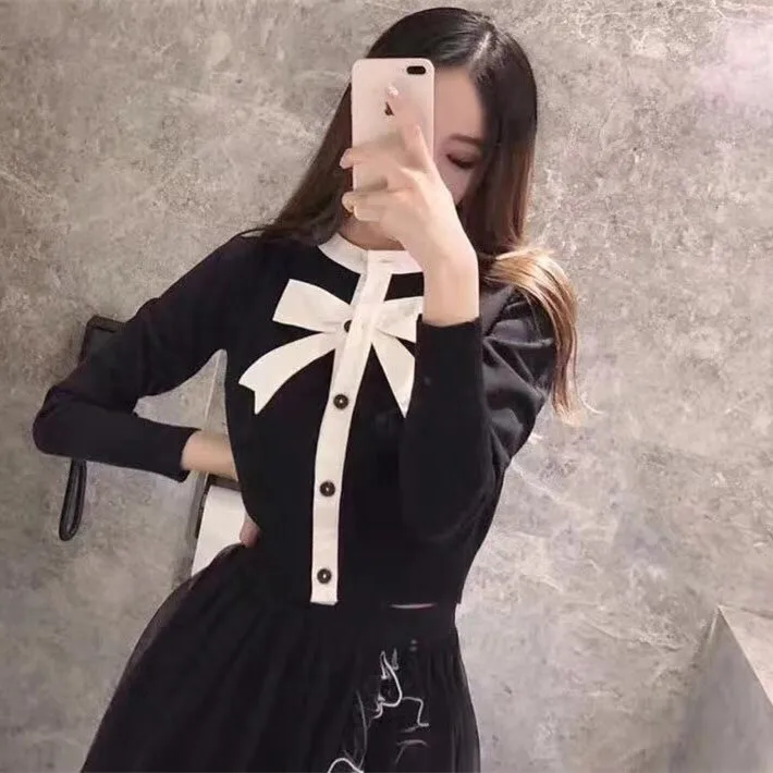 Женский вязаный кардиган с бантом черный и белый контрастных цветов воротником