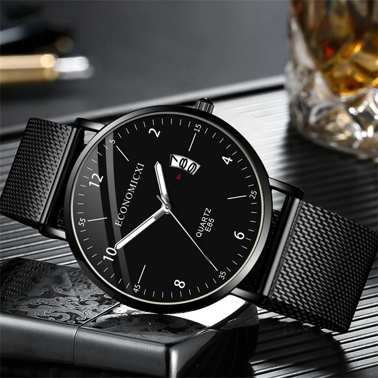 

Часы наручные мужские кварцевые с ремешком из нержавеющей стали и круглым циферблатом