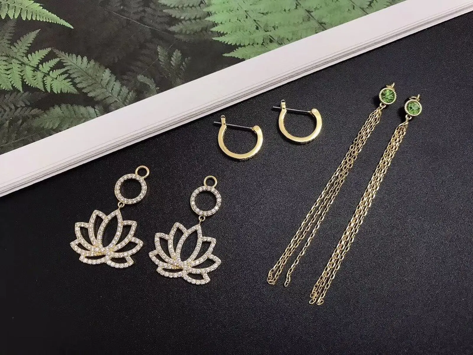 

2021 High quality SWA new style. Various wearing methods. Unique and noble lotus lady Earrings Charming fashion jewelry