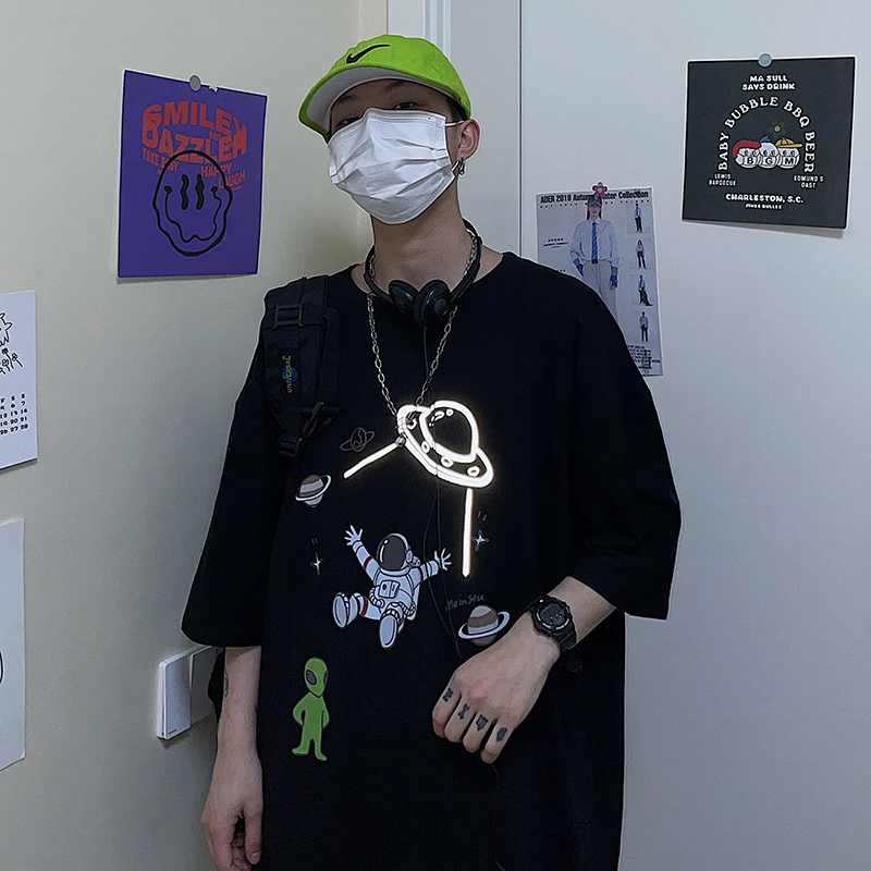 

Summer Cotton 3M Reflective Graffiti Alien Spaceman Cartoon Print Loose Top Short Sleeve T-shirt Men and Women Trendy