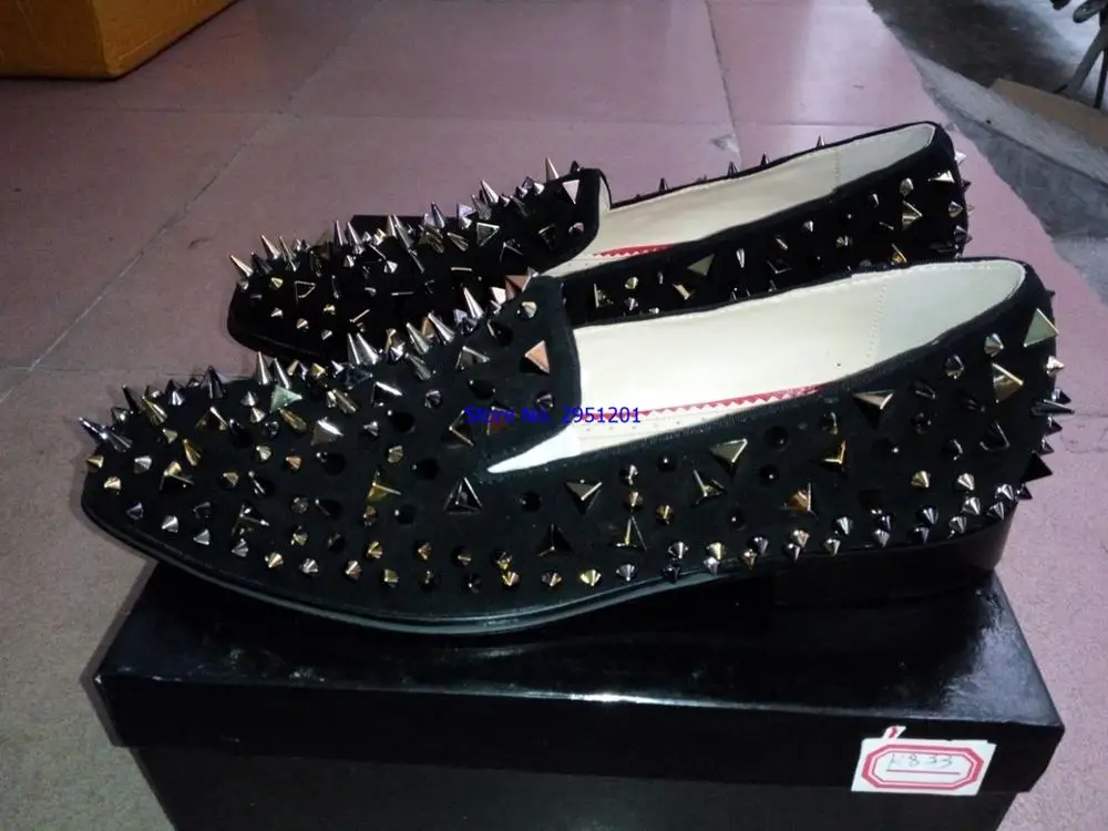 Туфли мужские на плоской подошве с шипами блестящий золотистый Серебристый |