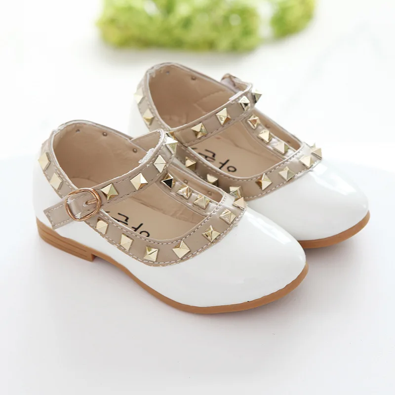 

2019 Korean autumn children's shoes fashion explosions girls shoes rivet dancing Princess shoes direct sales