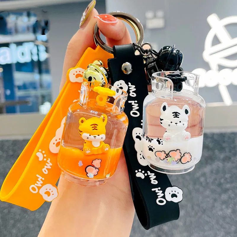 

Cartoon Liquid Floating Tiger Doll Keychain Cute Gas Bottle Acrylic Keyring Pendant Creative Couples Bag Keyfob New Year Gift