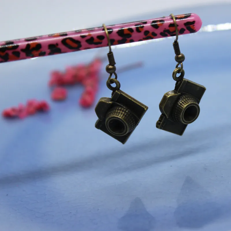 Винтажные Симпатичные серьги в форме мини камеры из бронзового цинкового сплава