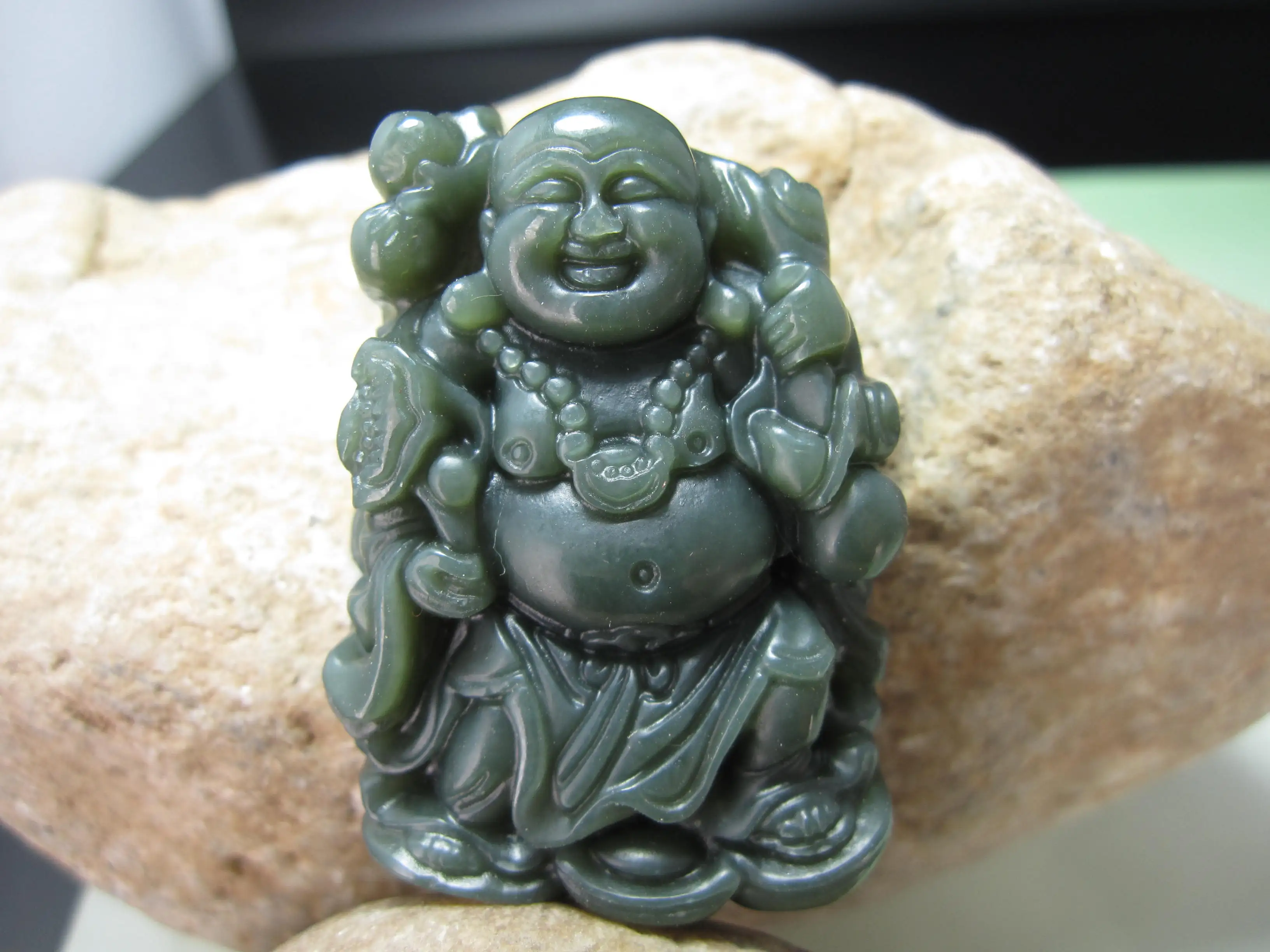 Натуральная резная улыбающаяся Будда RUYI wishful HETIAN Jade China QINGYU Зеленые Подвески для
