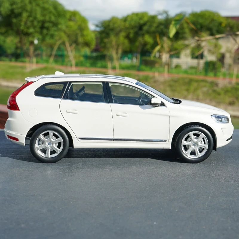 1/18 Volvo XC60 T6 AWD литые металлические игрушки для рождественских подарков Коллекция
