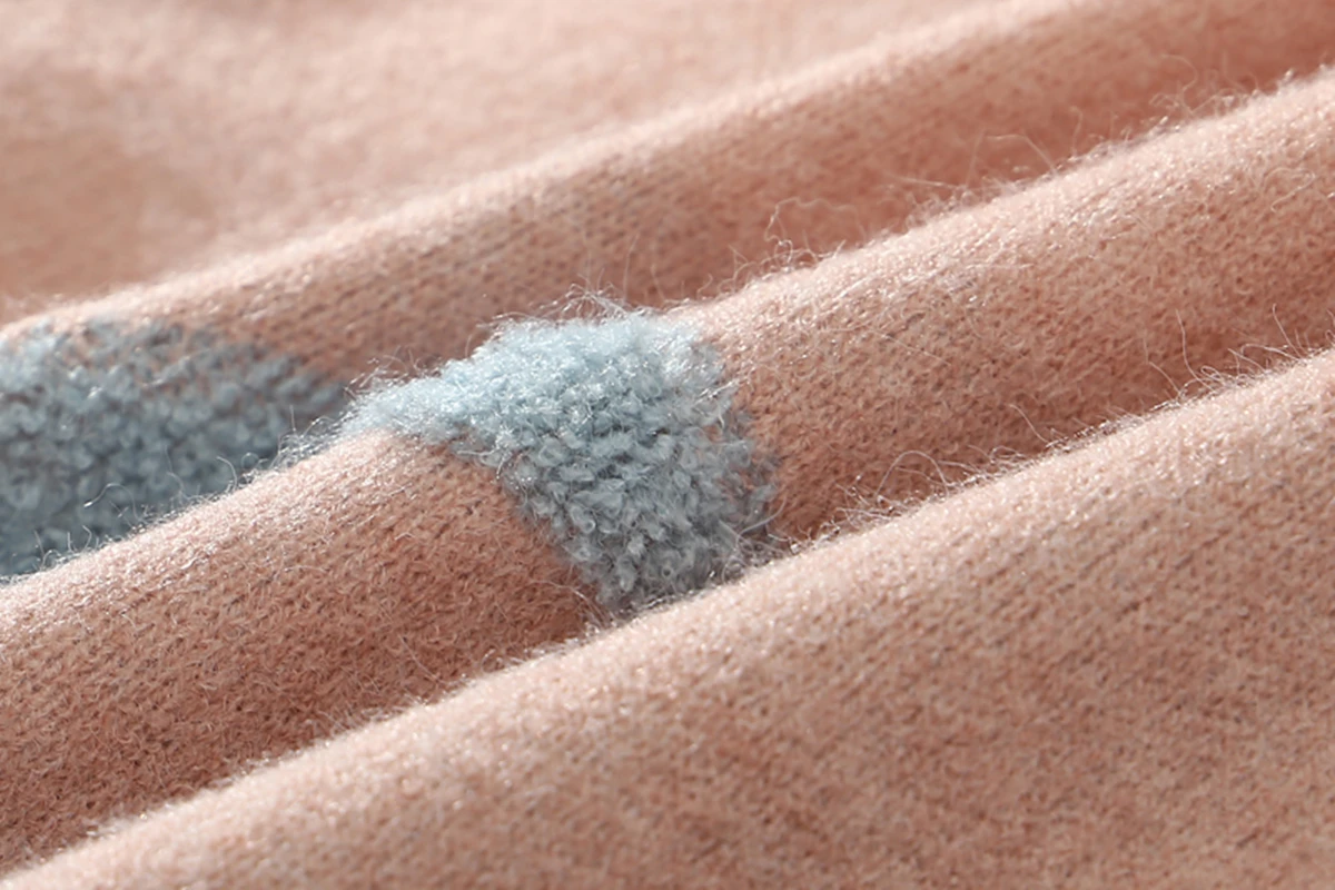 Женский трикотажный свитер с вышивкой длинным рукавом | Женская одежда