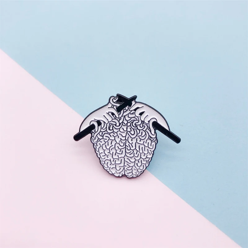 Женская эмалированная брошь-значок в стиле панк |