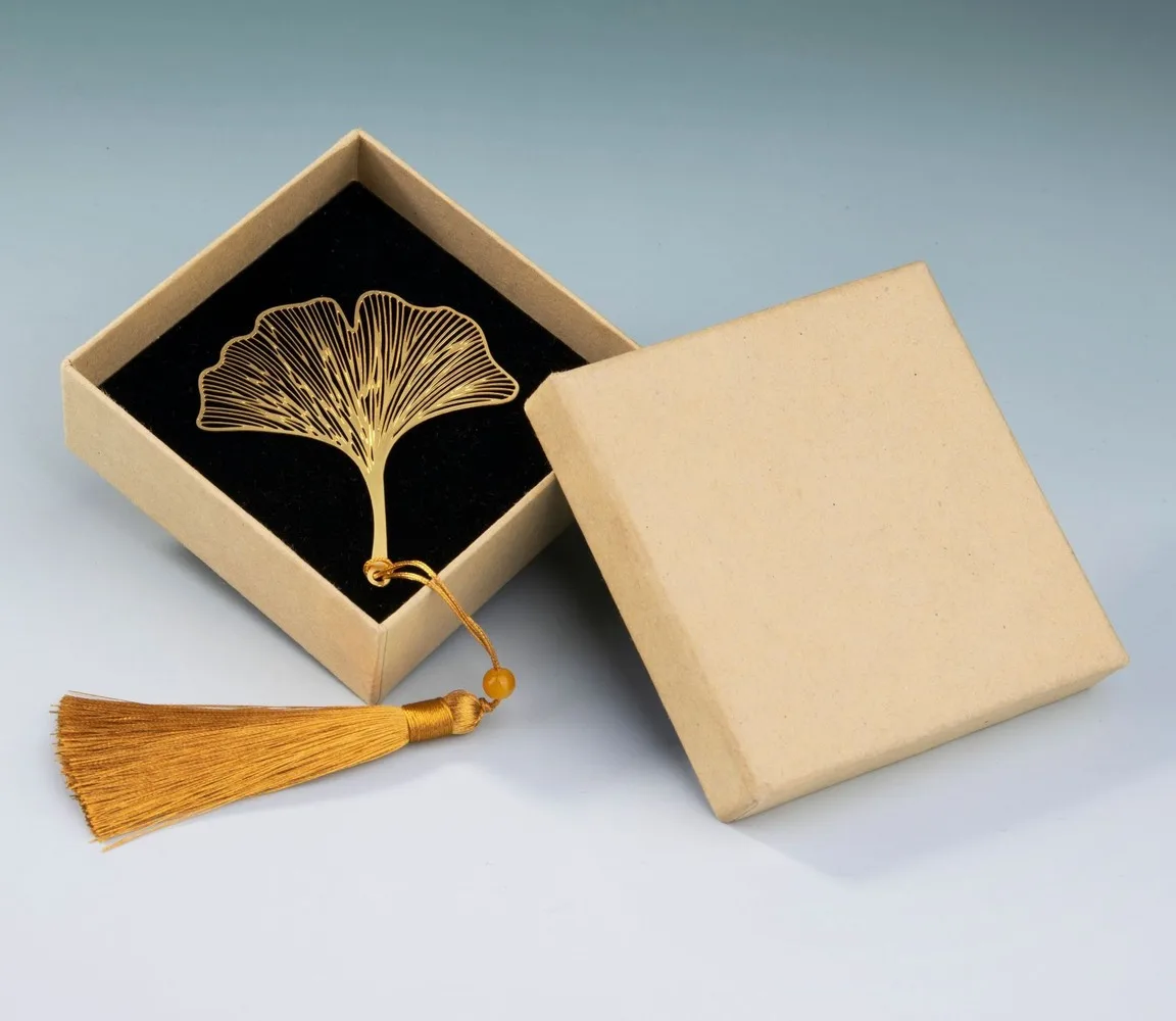 

Metal Bookmark Chinese Style Vintage Creative Leaf Vein Hollow Maple Leaf Fringed Apricot Leaf Bookmark Gifts