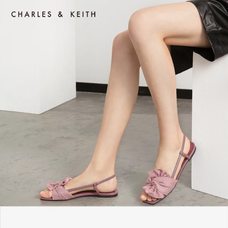 CHARLES＆KEITH Новинка на 2020 CK1-70390264Женские босоножки Кинк украшения Плоскем каблуке |