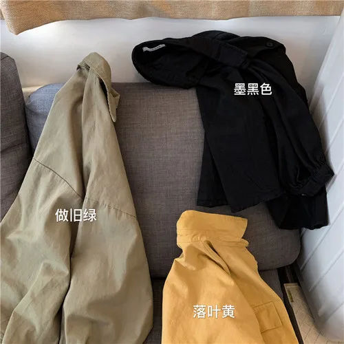 Однотонная верхняя одежда на пуговицах с карманами и отложным воротником модная