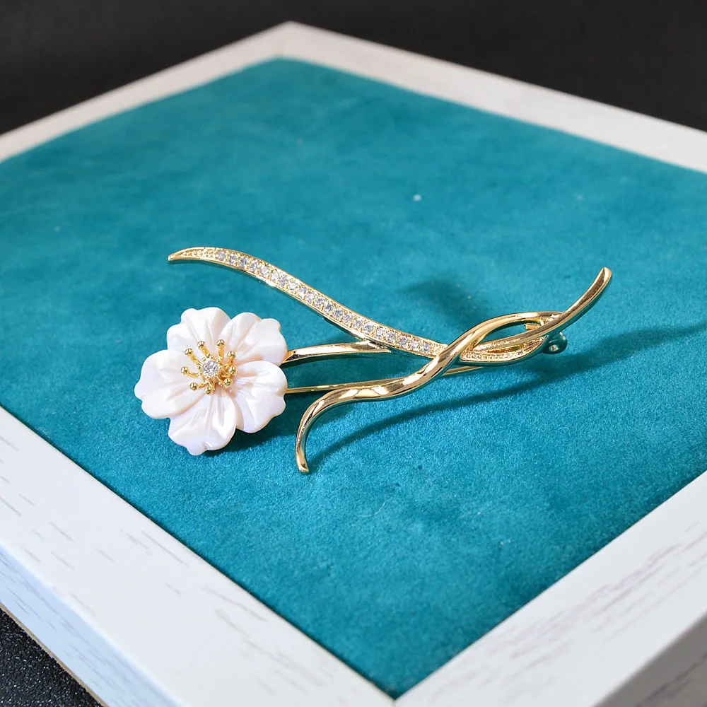 

CINDY XIANG Cute Small Shell Flower Brooches For Women Copper Pin Jewelry Fashion Wedding Accessories Coat Pin Brooch Good Gift