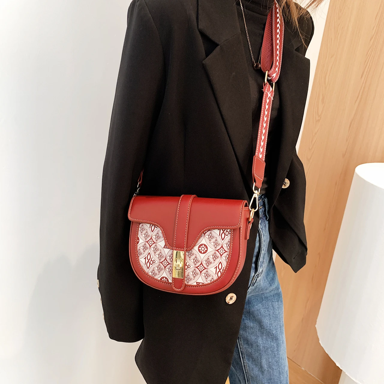 

One - Shoulder Cross - Span Lady's Handbag. Luxury Design. Spring New Products. unique Pattern