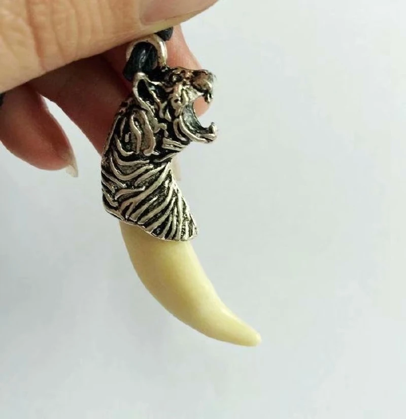 

20 pcs Vintage Tiger Head Necklace Mens Punk Biker Wolf Pendant Jewelry Accessories
