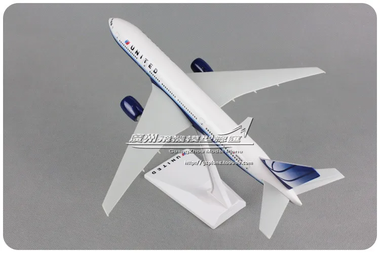 32 см США Airline 1:200 весы Пластик сборки Американский авиакомпаний United B777-200 N775UA