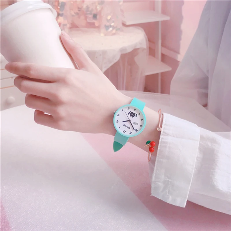 Женские кварцевые часы с маленьким циферблатом и силиконовым ремешком | Наручные