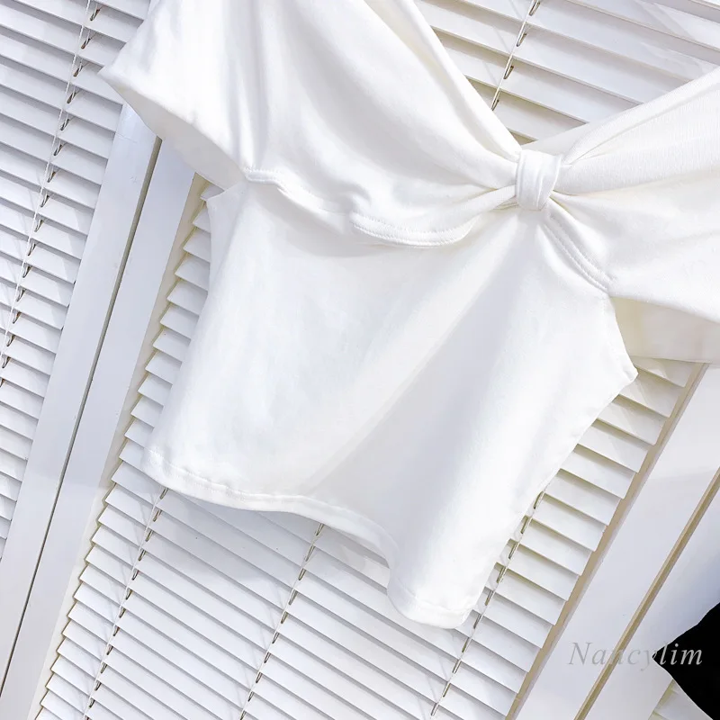 Camiseta de verano para mujer, Top corto de algodón elástico con lazo grande y hombros irregulares, ajustada, manga corta, blanco y negro, 2021