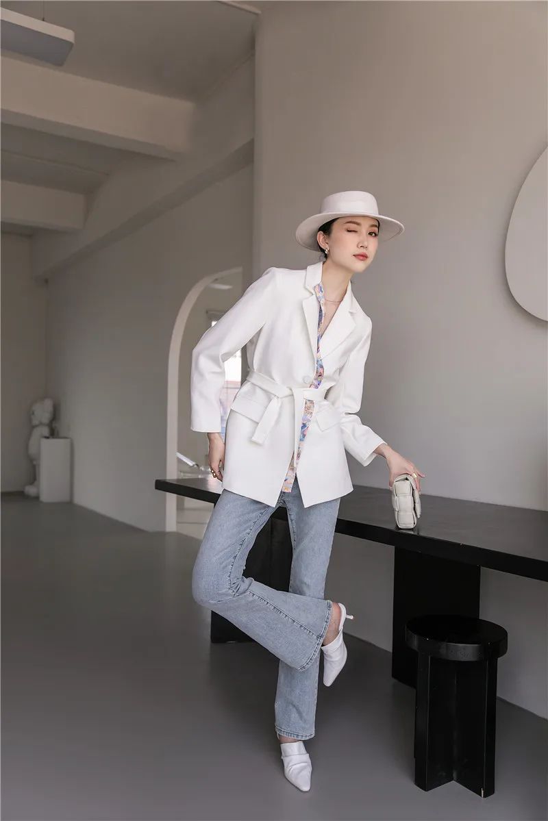 

Designer White Lace Up Blazer Women With Scarves Korean Coat And Jacket Fashion Ladies Suits Blazer Long Sleeve C336