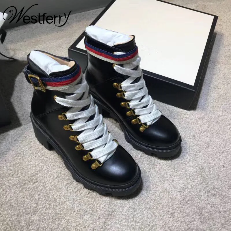 

Autumn and winter new leather locomotive boot girl, British , heavy-bottomed knights with punk belt buckle, women's short