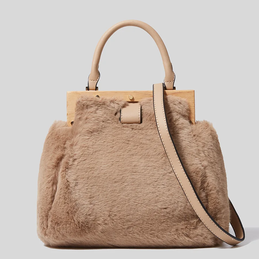 

Women's Plush Box Bucket Bag Faux Fur Handbags Wooden Clip Shoulder Crossbody Bags for Women Winter Party Evening Bag 2021 New
