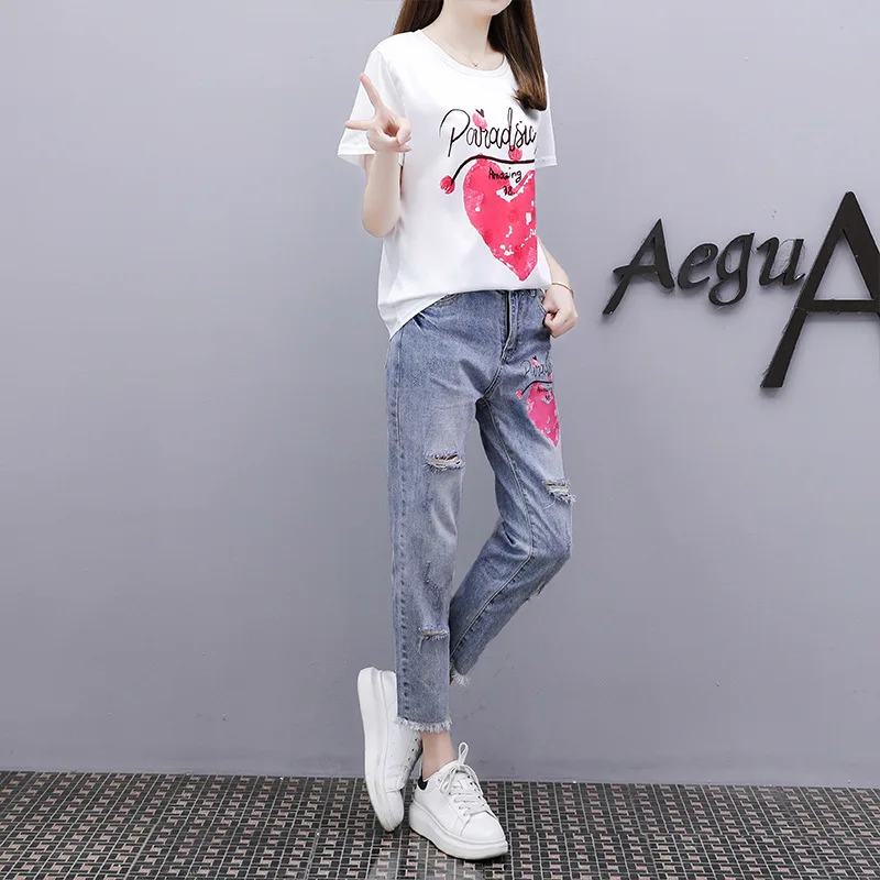 Женская футболка с коротким рукавом и джинсы дырками модный костюм из двух