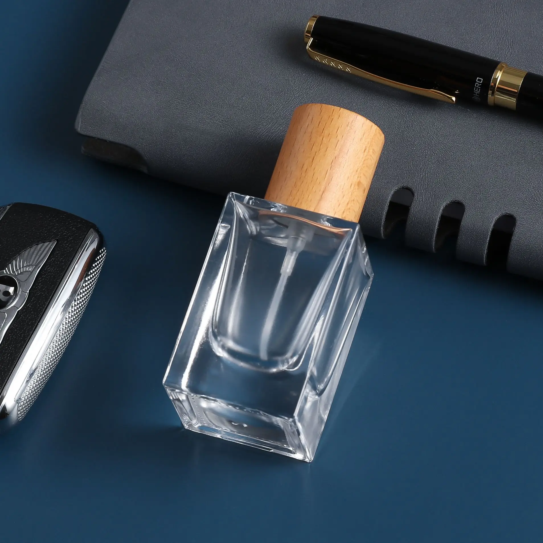 30 мл деревянная крышка винтовая верхняя стеклянная парфюмерная спрей Квадратная