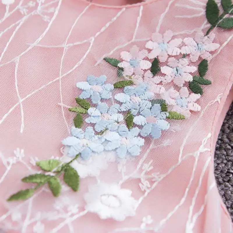 Летнее платье для маленьких девочек праздничное свадьбы Цвет белый розовый