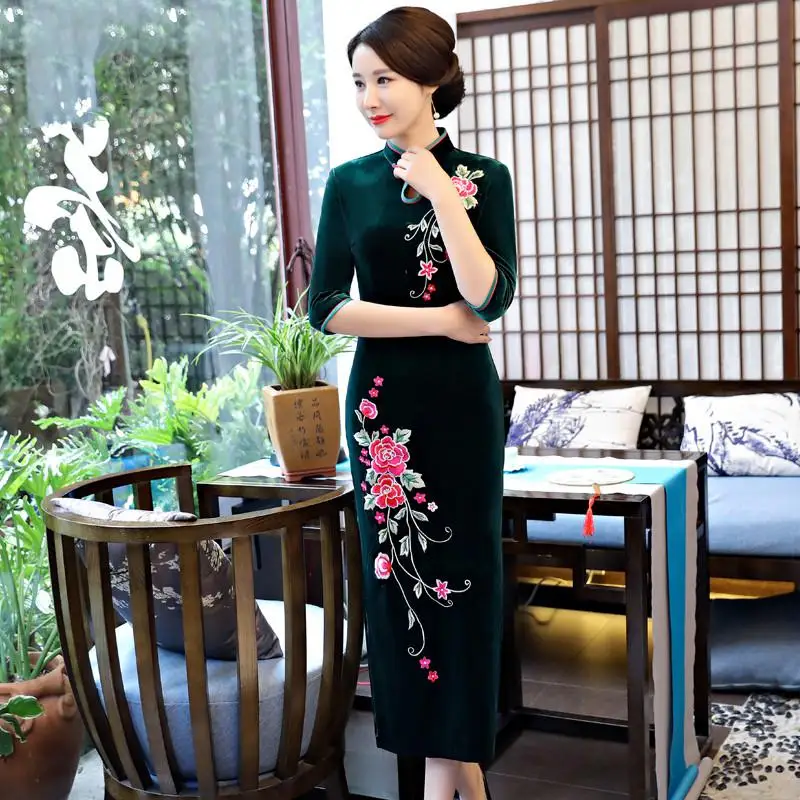 Изысканная вышивка цветок для женщин Qipao зима теплый бархат Cheongsam классический элегантный тонкий длинное китайское платье размера плюс - Цвет: Green